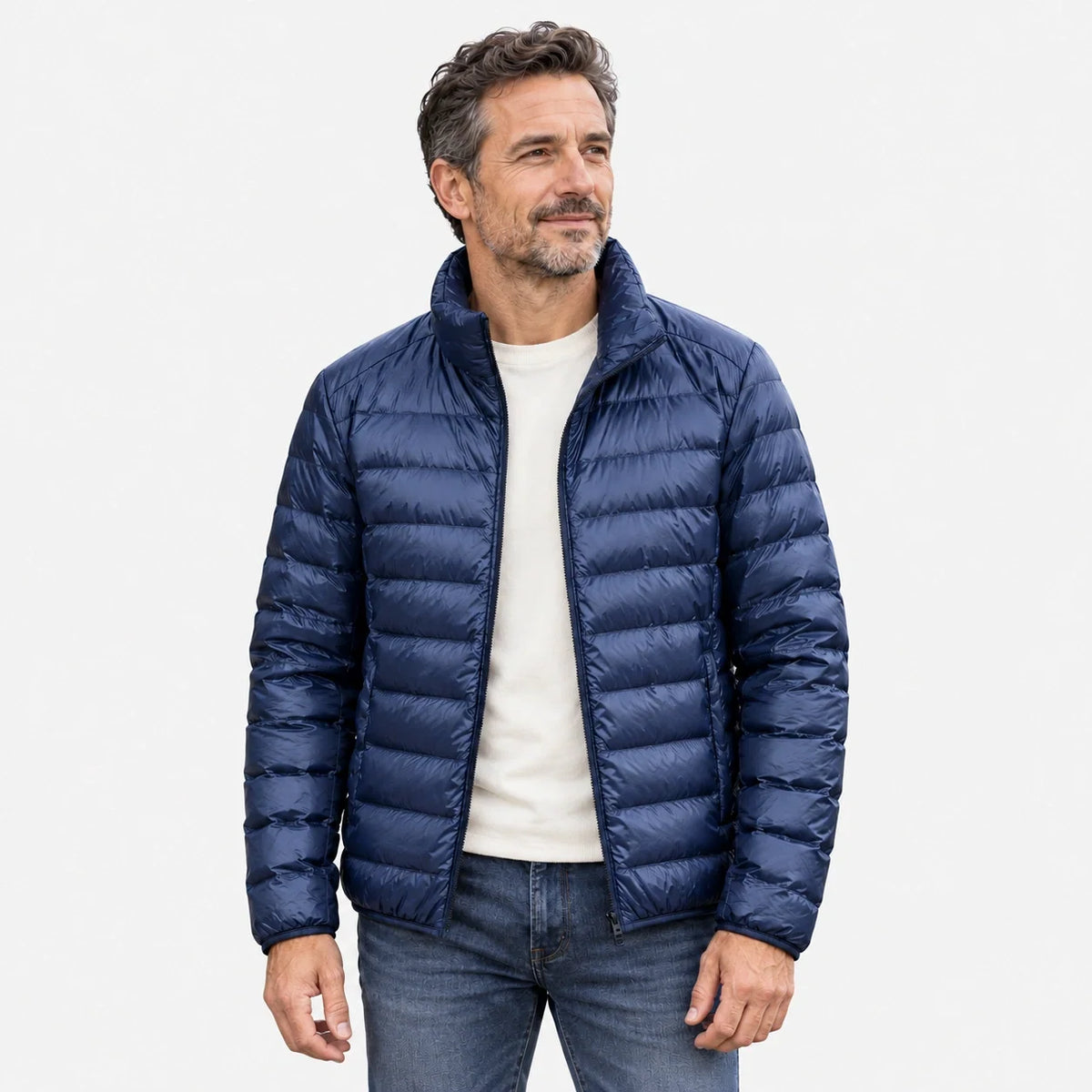 Doudoune randonnée homme légère en duvet - photo portée